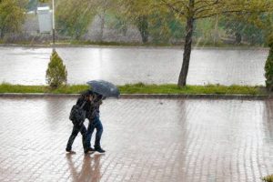 Frente fria traz alerta para chuvas intensas e temporais em Santa Catarina