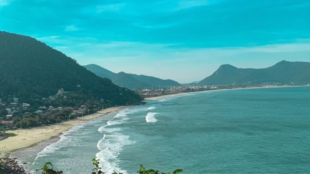 Estudo aponta praia de Florianópolis como a mais poluída do Brasil