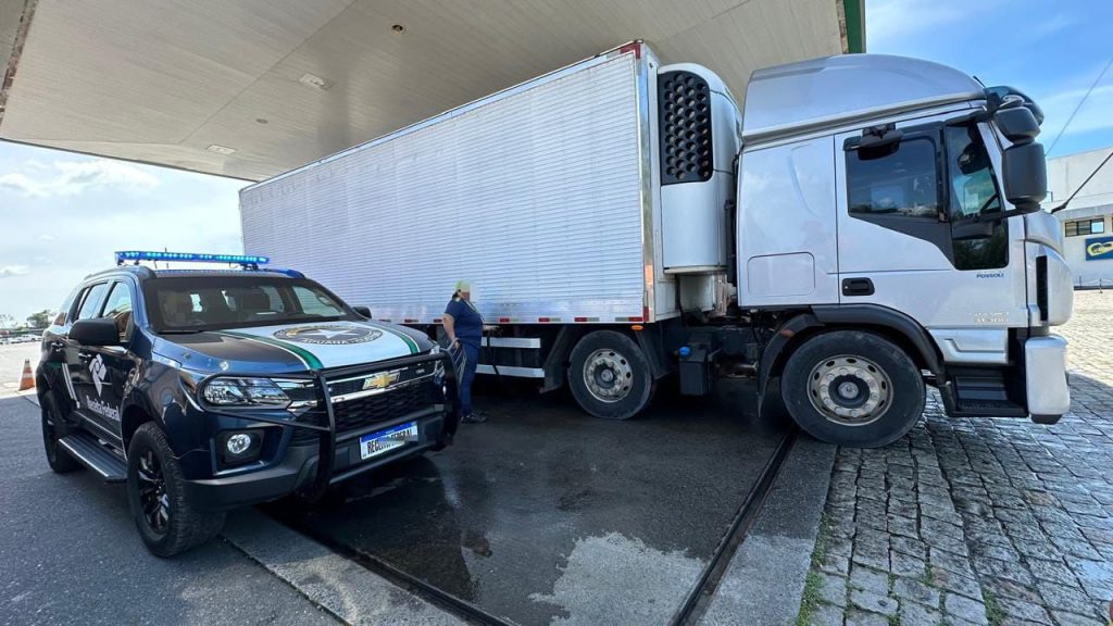 Carga de 8 toneladas de camarão oriunda da Argentina é apreendida em Barra Velha