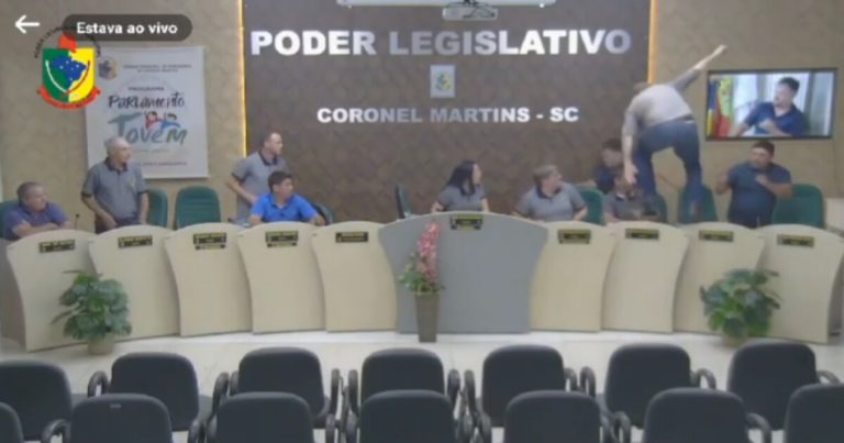 Discussão entre vereadores termina em perseguição e interrompe sessão na Câmara em SC