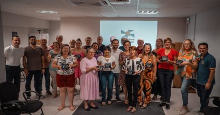 Em Timbó, servidores aposentados recebem medalha Horácio Cristofolini