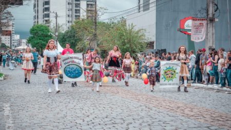 Desfile Alegórico celebra 155 anos de Timbó neste sábado