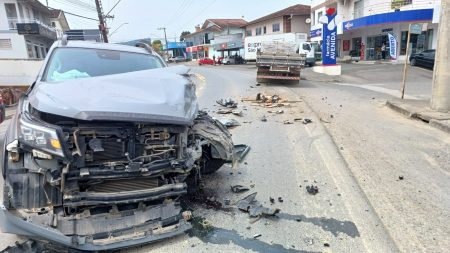 Colisão frontal em Taió deixa uma pessoa ferida