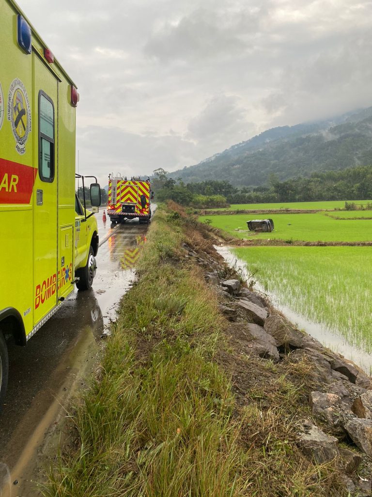 Acidente na BR-470 deixa condutor gravemente ferido em Indaial