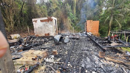 Em Rodeio, residência de bombeiro é destruída durante incêndio 