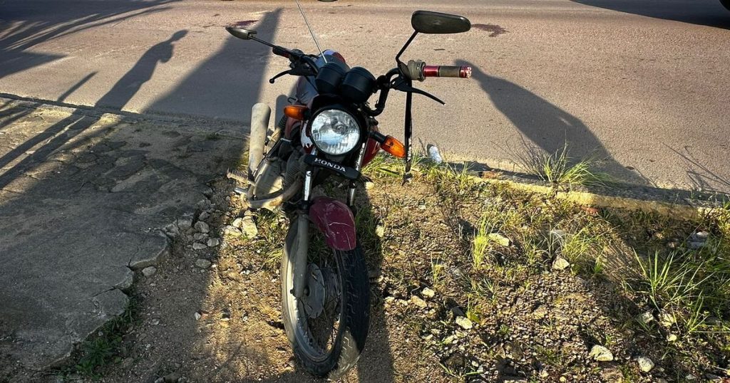 Em Timbó, grave acidente entre carro e moto na Pomeranos deixa 2 feridas