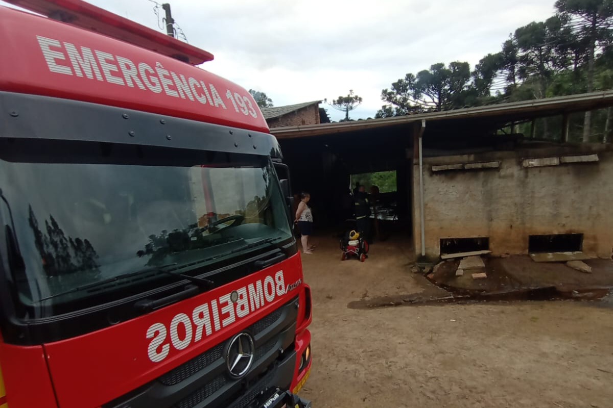 Incêndio em estufa de fumo mobiliza Bombeiros em Ituporanga

