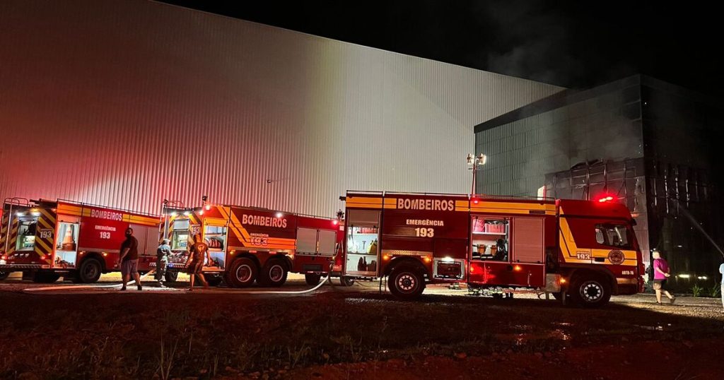 Incêndio atinge escritório de empresa de brinquedos em Timbó 