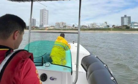 Jovem de 14 anos morre afogado em praia de Barra Velha