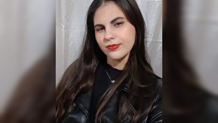 Jovem de 23 anos morre em acidente de trânsito durante a madrugada; a irmã estava junto