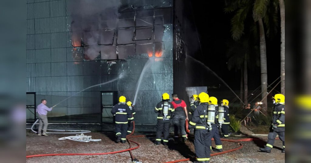 Incêndio atinge escritório de empresa de brinquedos em Timbó 