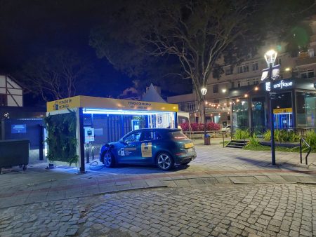 Blumenau inaugura 1º eletroposto público da região