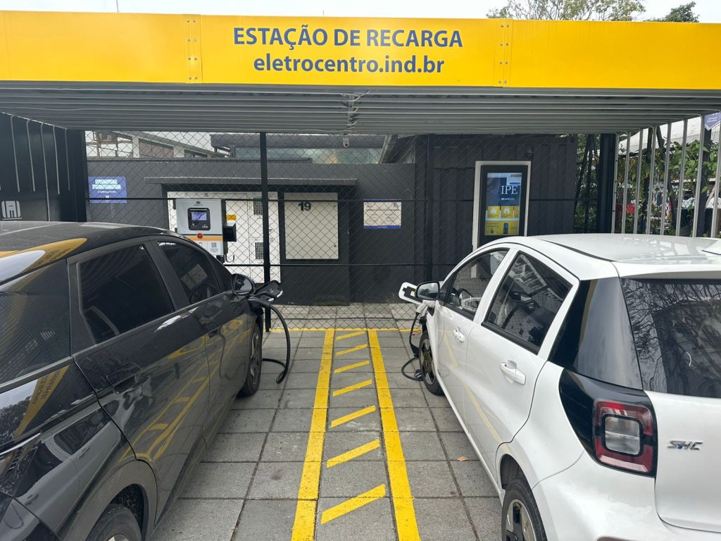 Blumenau inaugura 1º eletroposto público da região