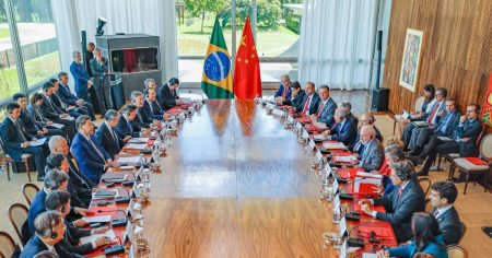 Brasil e China firmam 37 acordos bilaterais durante visita de Xi Jinping a Brasília 