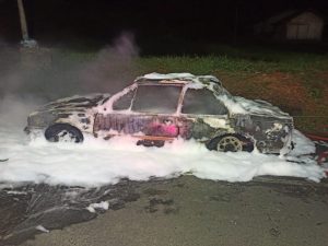 Bombeiros combatem incêndio em Monza abandonado em Rio do Sul 