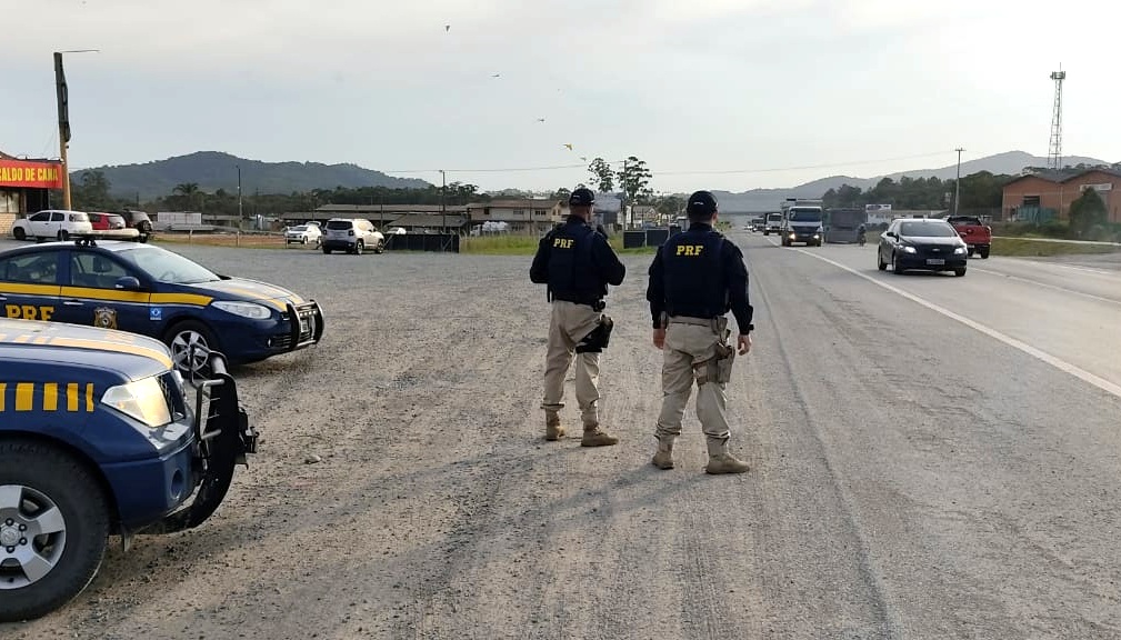 Feriadão em SC: PRF registra 102 acidentes, 3 mortes e filas de até 10 km

