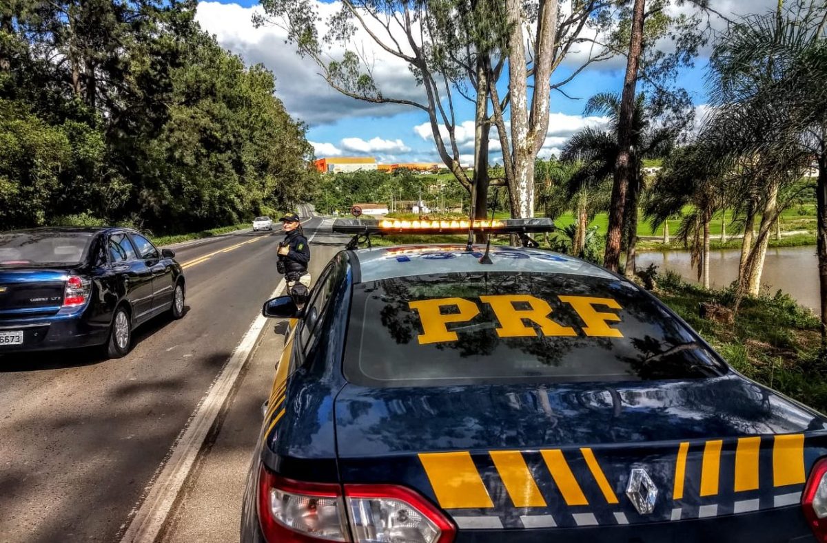 Feriadão em SC: PRF registra 102 acidentes, 3 mortes e filas de até 10 km

