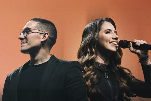 Jefferson e Suellen: casal gospel encanta Timbó na abertura do Natal Mais Encantado