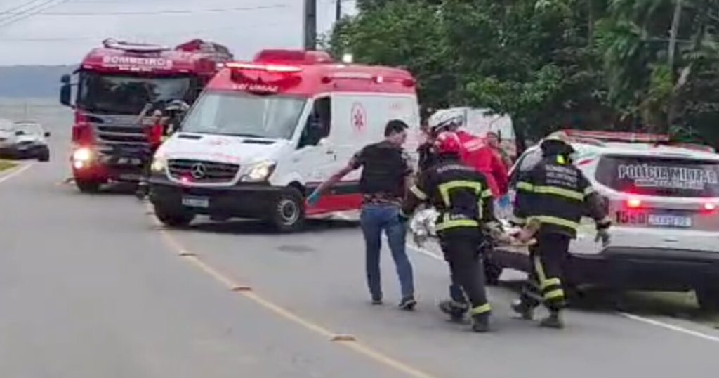 Capotamento em Jaraguá do Sul deixa 6 feridos, incluindo um em estado grave