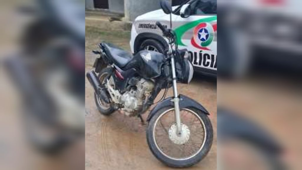 Motocicleta furtada é recuperada em Rio dos Cedros; casal é detido 