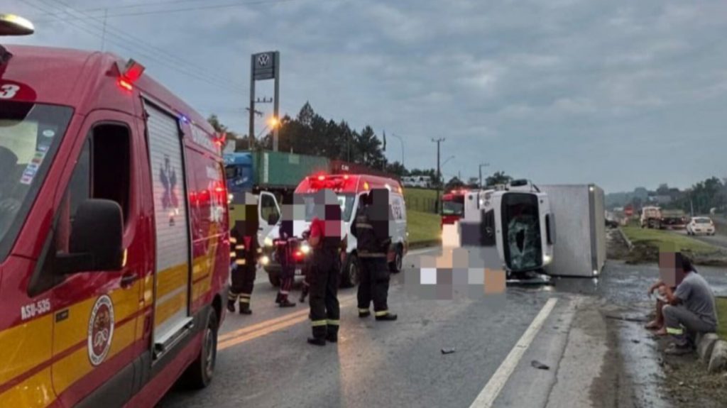 Grave acidente em Blumenau resulta em morte de nulher grávida 