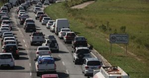 Alerta de congestionamento: Caminhão de mais de 22 metros deve travar a BR-101 nesta sexta-feira (29)