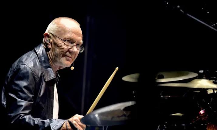 Morre Colin Petersen, primeiro baterista do Bee Gees, aos 78 anos