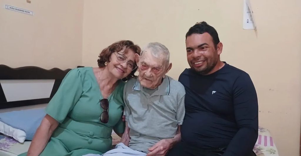 Aos 112 anos, brasileiro se torna o homem mais velho do mundo