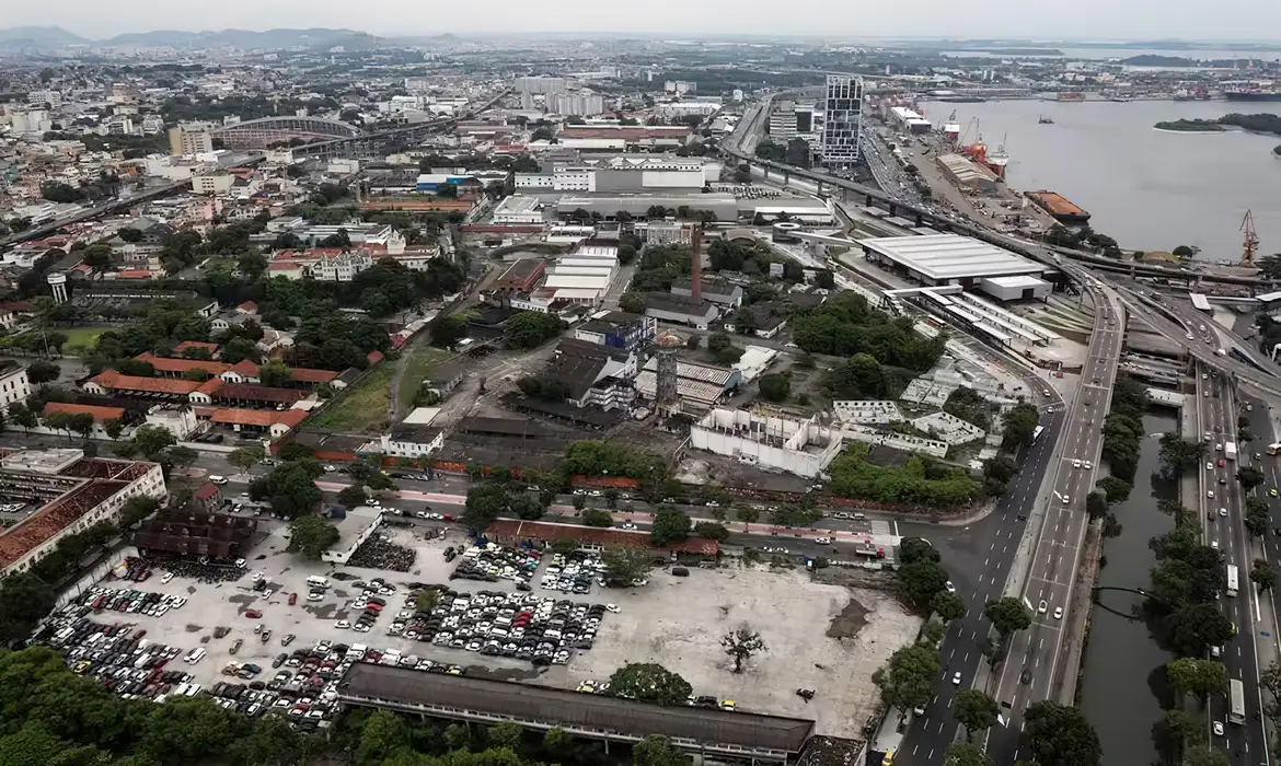 Prefeitura do Rio e Flamengo assinam termo para construir estádio em terreno de R$ 138,2 milhões