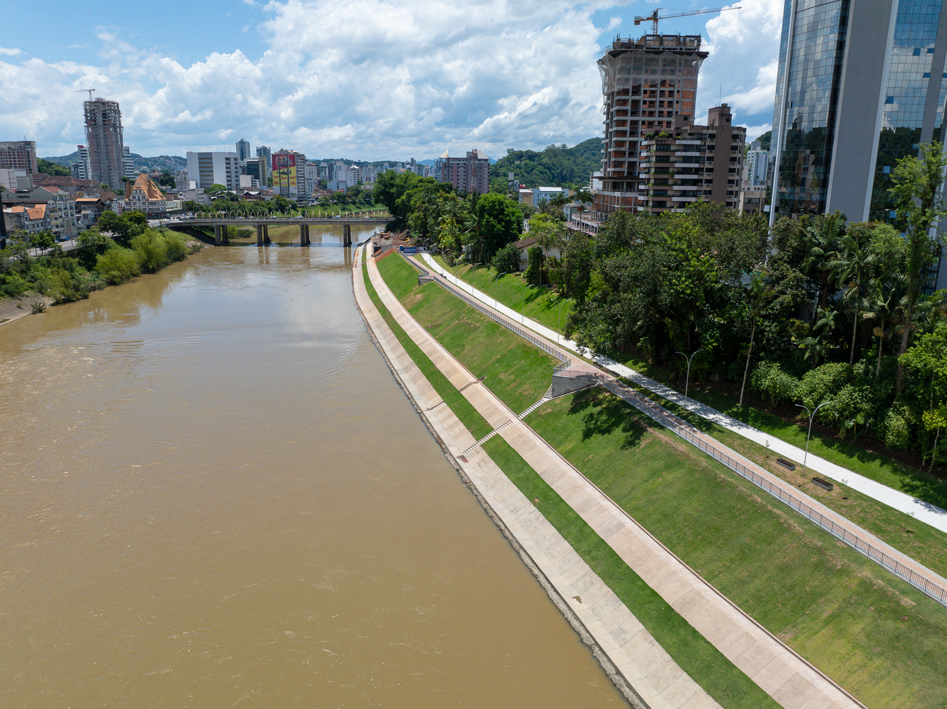 Blumenau recebe R$ 88 milhões para urbanização da margem do Rio Itajaí-Açu e outras obras 