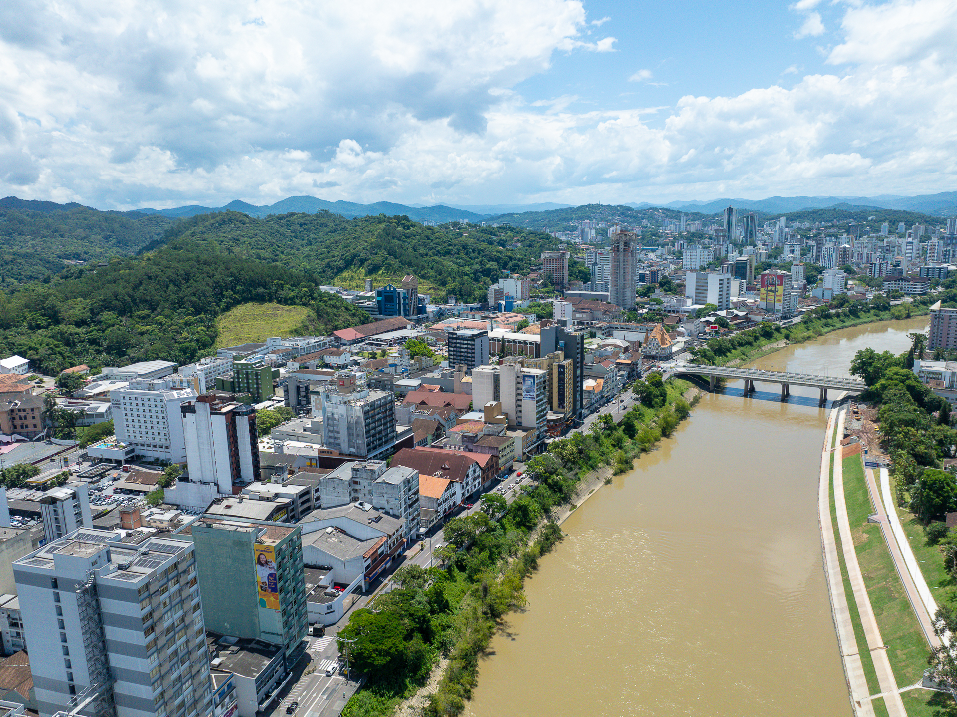 Blumenau recebe R$ 88 milhões para urbanização da margem do Rio Itajaí-Açu e outras obras 