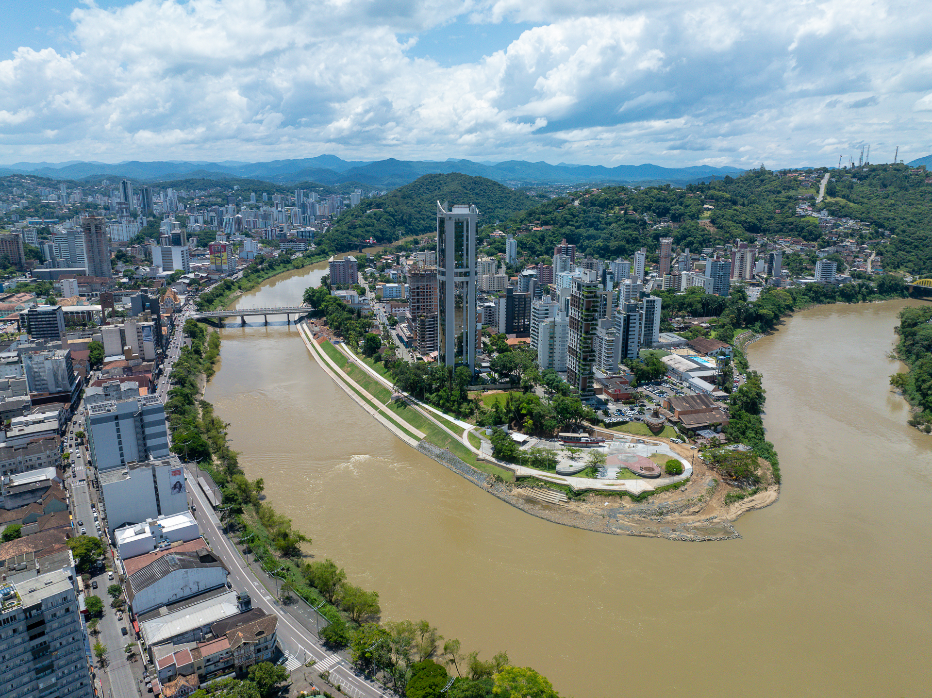 Blumenau recebe R$ 88 milhões para urbanização da margem do Rio Itajaí-Açu e outras obras 