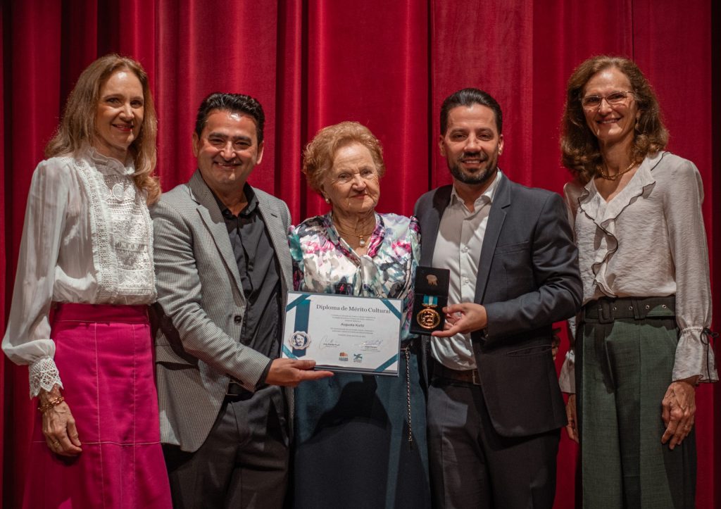 Medalha de Mérito Cultural Lindolf Bell 2024 homenageia artistas e grupos culturais de Timbó