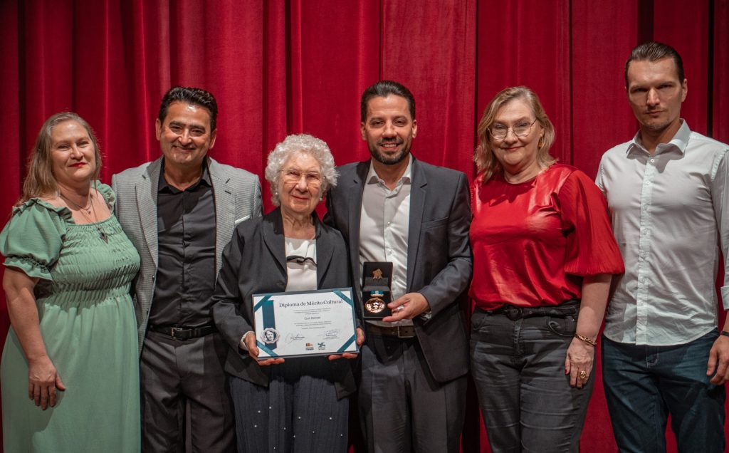 Medalha de Mérito Cultural Lindolf Bell 2024 homenageia artistas e grupos culturais de Timbó