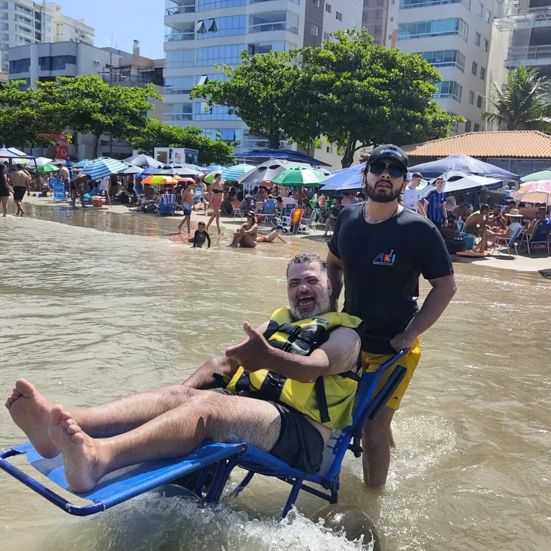 13ª edição do Projeto Vida na Praia promove inclusão e banho de mar acessível no litoral catarinense