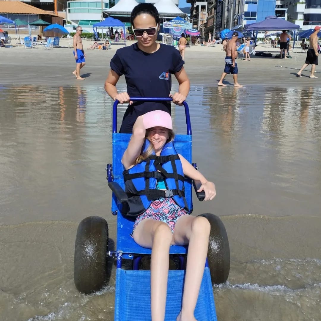 13ª edição do Projeto Vida na Praia promove inclusão e banho de mar acessível no litoral catarinense