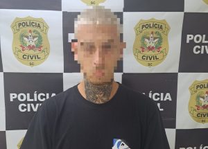 Em Blumenau, homem que guardava fotos e vídeos íntimos da ex-mulher é preso por tráfico 