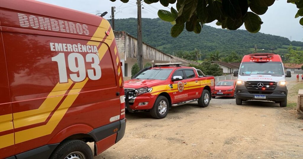 Criança de 2 anos morre após se afogar em piscina em Rio do Sul