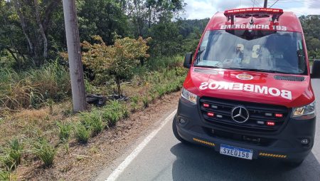 Motociclista fica inconsciente após colidir contra poste em Benedito Novo