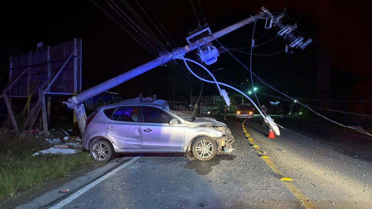 Em Ilhota, mulher de 46 anos morre após colidir contra poste nesta madrugada 