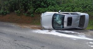 Carro colide contra barranco e óbito é registrado em Rio do Sul