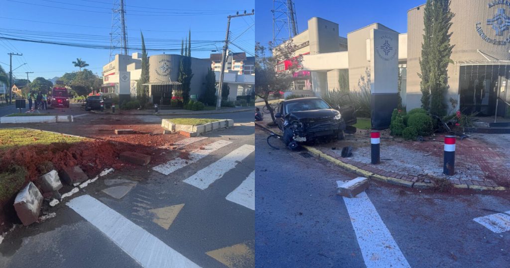 Carro colide em canteiro e edificação em Timbó