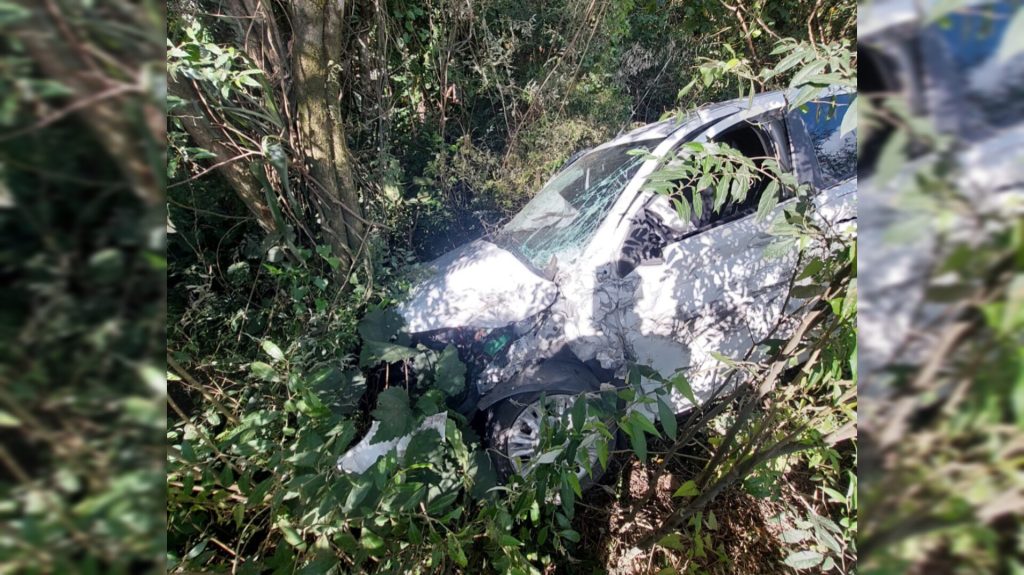 Colisão entre dois veículos em Pouso Redondo deixa condutora ferida