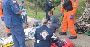 Idoso de 71 anos morre após veículo cair em lagoa em Rio do Sul e ficar submerso