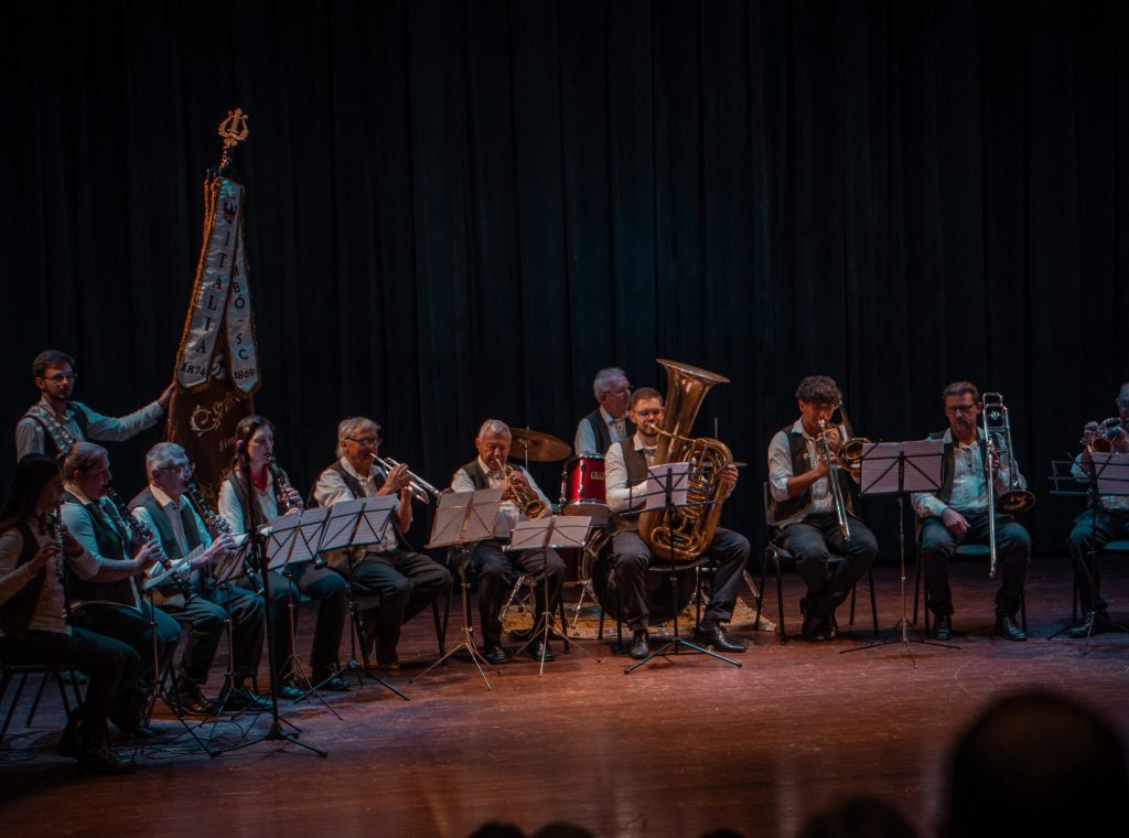 Medalha de Mérito Cultural Lindolf Bell 2024 homenageia artistas e grupos culturais de Timbó