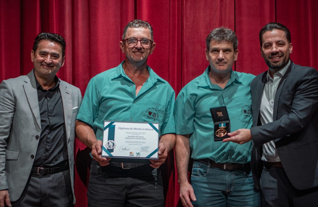 Medalha de Mérito Cultural Lindolf Bell 2024 homenageia artistas e grupos culturais de Timbó