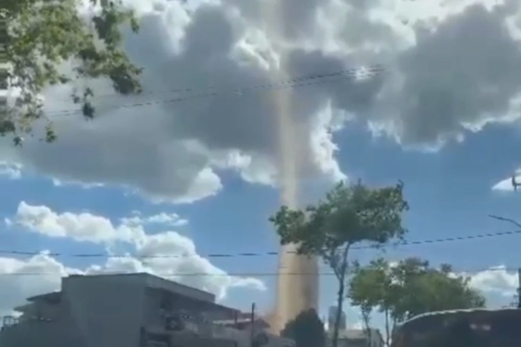 Redemoinho danifica mercado em Chapecó e surpreende moradores