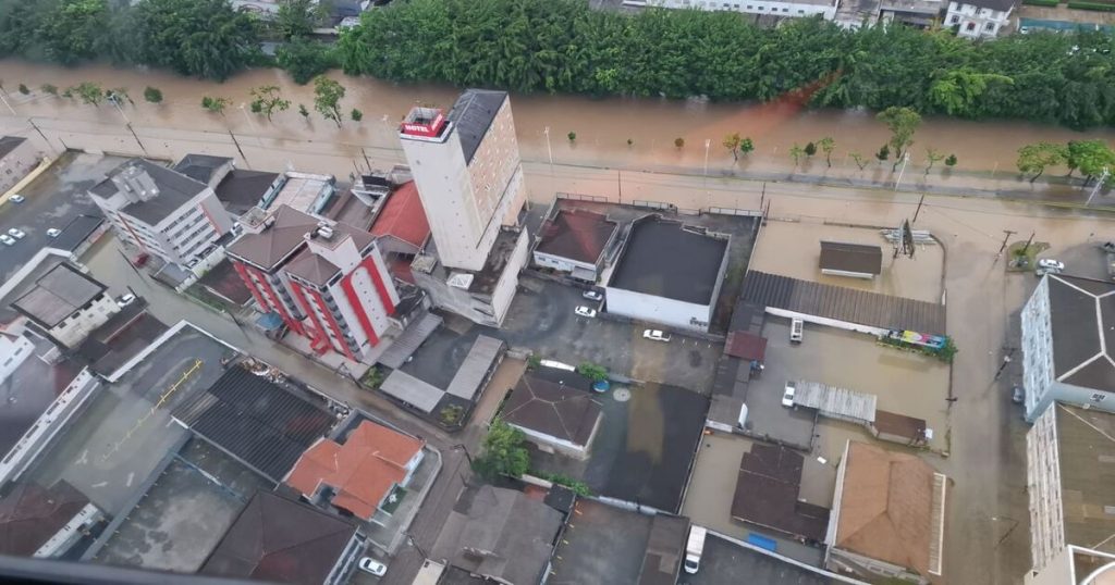 Santa Catarina registra ocorrências em 22 municípios devido às chuvas intensas