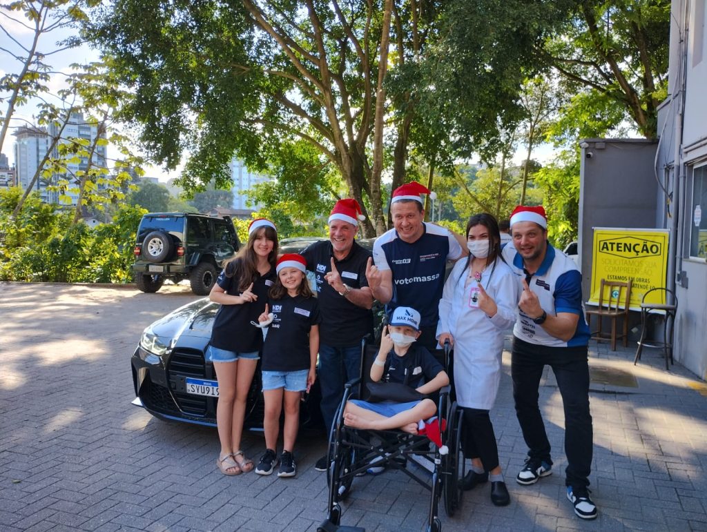 Brinquedos arrecadados em evento da Porsche Cup são entregues em Blumenau