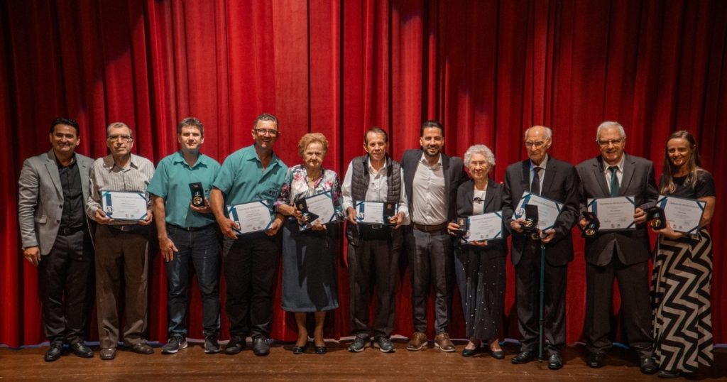 Medalha de Mérito Cultural Lindolf Bell 2024 homenageia artistas e grupos culturais de Timbó